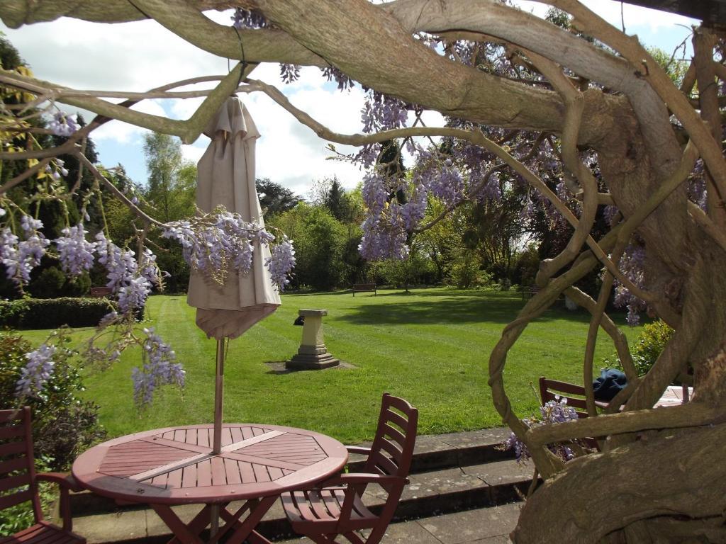 Holdfast Cottage Hotel Грейт Малвърн Екстериор снимка