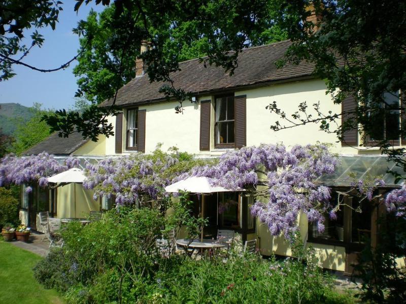Holdfast Cottage Hotel Грейт Малвърн Екстериор снимка